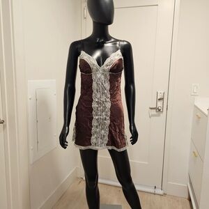 Elegant Brown Lace Trim Chemise